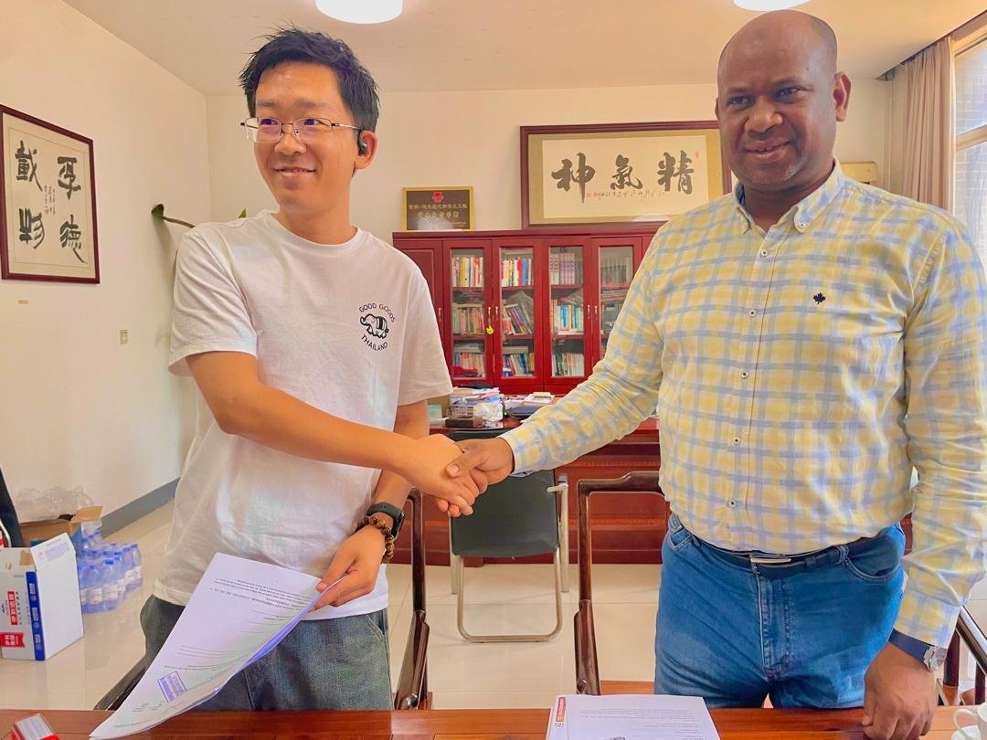 صورة توقيع عقد توريد