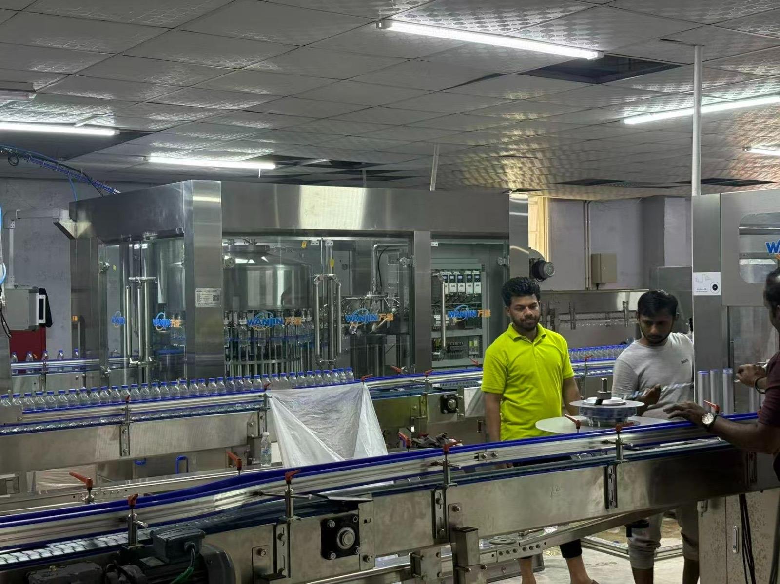 صورة من المصنع