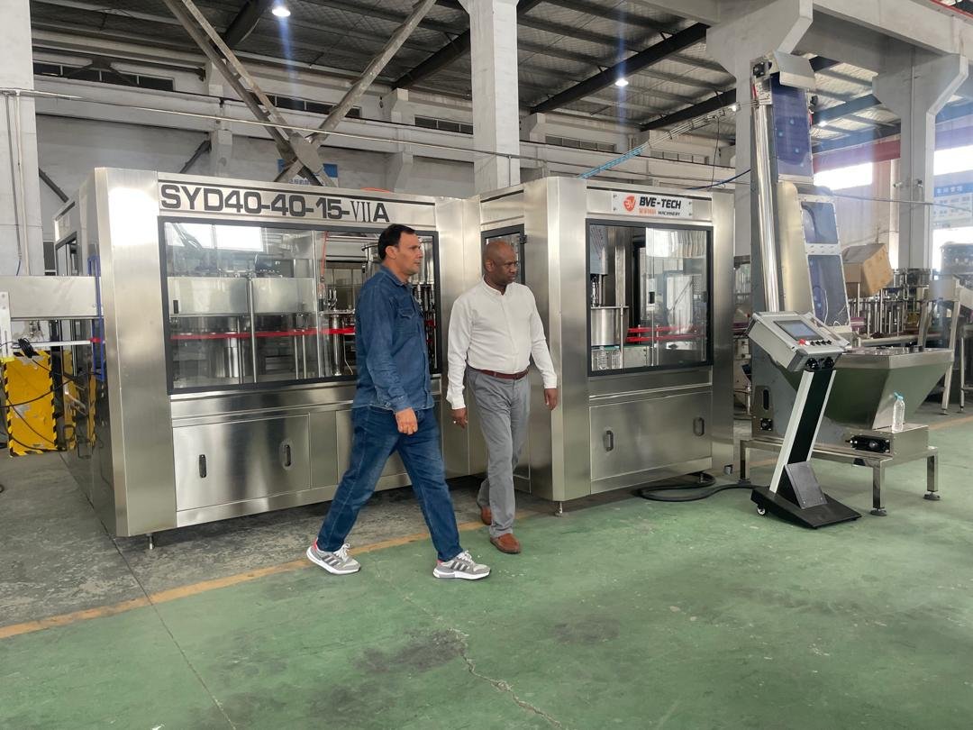 صورة من المصنع