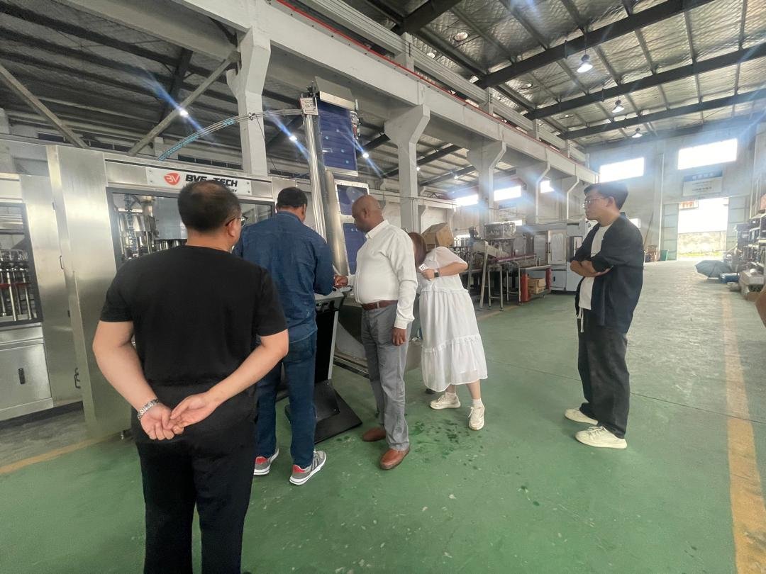 صورة من المصنع